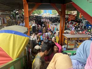 Pasar Tanah Abang Membeludak Jelang Ramadan, Begini Penampakannya