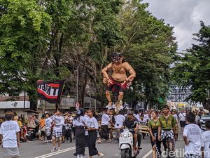 Pemkot Mataram Minta Speaker Masjid Dikecilkan-Perang Api Tak Sampai Malam