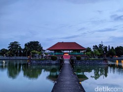 Taman Mayura di Lombok, Taman Air yang Dibangun Raja Karangasem