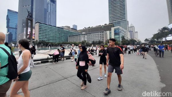 Ramai-ramai Warga DKI Closingan Olahraga di CFD Sebelum Bulan Puasa
