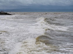 Gelombang Tinggi Berpotensi Terjadi di Perairan Selatan-Utara Jabar