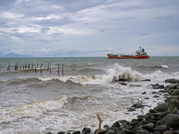 Peringatan Dini Gelombang Tinggi di Perairan NTB