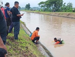 Tenggelam Saat Berenang, Seorang Remaja Tewas Tersangkut di Saringan Air Sungai