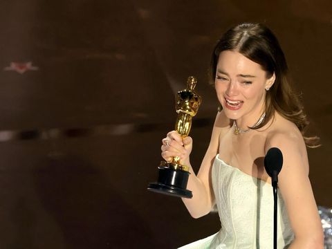 Emma Stone HOLLYWOOD, CALIFORNIA - MARCH 10: Emma Stone accepts the Best Actress in a Leading Role award for