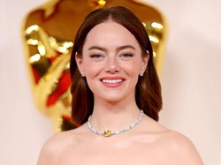Rela Botak demi Nonton Emma Stone