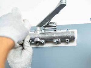 4 Tips Ganjal Pintu Agar Tidak Mudah Terbanting Saat Tertutup