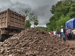 Jalan Raya di Malaka Putus Akibat Longsor, Akses Transportasi Lumpuh Total
