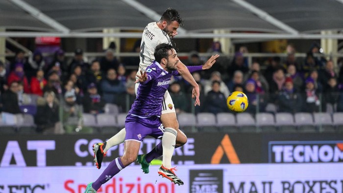 FLORENCE, ITALY - MARCH 10: Bryan Cristante of AS Roma competes for the ball during the Serie A TIM match between ACF Fiorentina and AS Roma - Serie A TIM  at Stadio Artemio Franchi on March 10, 2024 in Florence, Italy. (Photo by Fabio Rossi/AS Roma via Getty Images) (Photo by Fabio Rossi/AS Roma via Getty Images)
