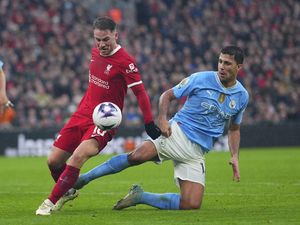 Owen soal Juara Premier League: Hati Pilih Liverpool, Kepala Bilang City