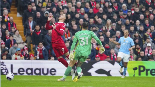 Manchester City's goalkeeper Ederson, right, stops Liverpool's Darwin Nunez during the English Premier League soccer match between Liverpool and Manchester City, at Anfield stadium in Liverpool, England, Sunday, March 10, 2024. (AP Photo/Jon Super)