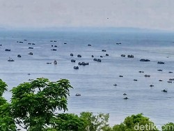Cuaca Buruk, Puluhan Perahu Nelayan Jateng Tertambat di Cikembang Sukabumi