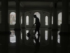 Melihat Persiapan Ramadan di Masjid Agung Jamik Malang Melihat Persiapan Ramadan di Masjid Agung Jamik Malang