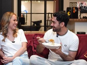 Reza Rahadian Ternyata Doyan Makan Mie Goreng dan Pecel Lele Reza Rahadian Ternyata Doyan Makan Mie Goreng dan Pecel Lele