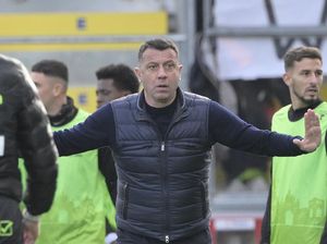 Pelatih Lecce Dipecat Usai Tanduk Pemain Lawan