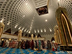 Kekhusyukan dan Keindahan Salat Tarawih Perdana di Masjid Al Jabbar