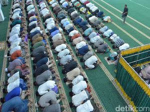 Keutamaan Sholat Tarawih, Diampuni Dosa hingga Amalan Berpahala Ganda Keutamaan Sholat Tarawih, Diampuni Dosa hingga Amalan Berpahala Ganda