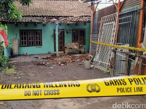 Penampakan Lokasi Ledakan Mercon di Pandak Bantul, Garis Polisi Masih Terpasang Penampakan Lokasi Ledakan Mercon di Pandak Bantul, Garis Polisi Masih Terpasang
