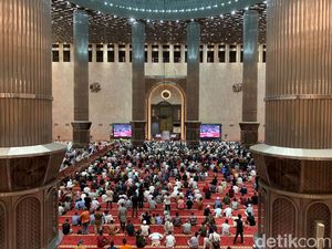 Masjid Istiqlal Mulai Dipadati Jemaah Hendak Salat Tarawih Masjid Istiqlal Mulai Dipadati Jemaah Hendak Salat Tarawih