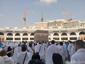 Hari Pertama Puasa, Jutaan Jemaah Ngabuburit di Masjidil Haram