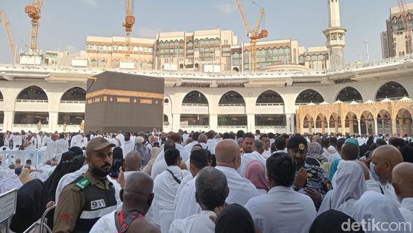 Momen Ngabuburit Puasa Ramadan Pertama di Tanah Suci
