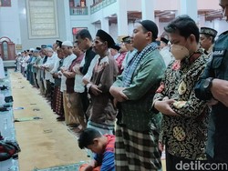 Doa Salat Tarawih dan Witir Lengkap NU Bacaan Arab dan Latin