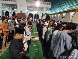 Melihat Suasana Tarawih Perdana di Masjid Agung Jawa Tengah