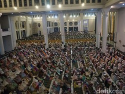 Niat dan Tata Cara Salat Tarawih Lengkap dengan Doanya