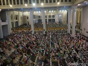 Niat dan Tata Cara Salat Tarawih Lengkap dengan Doanya Niat dan Tata Cara Salat Tarawih Lengkap dengan Doanya