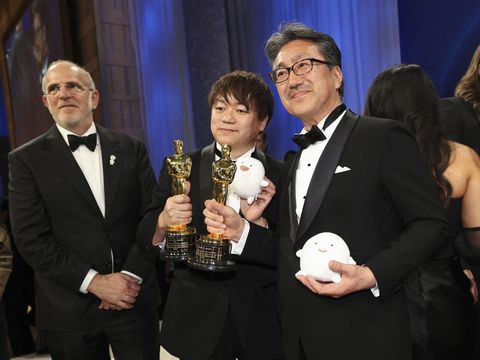 The Boy and the Heron di Piala Oscar 2024 Kiyofumi Nakajima and Kenichi Yoda pose with the Oscar for Best Animated Feature Film for