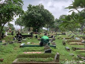 TPU Karet Bivak Dipadati Peziarah Jelang Bulan Ramadan