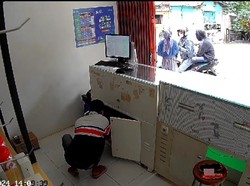 Komplotan Maling Gasak Konter HP di Tangsel, Modusnya Pura-pura Lumpuh