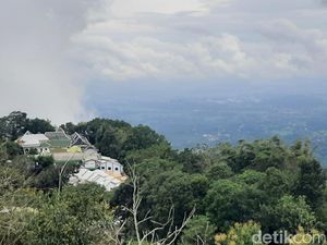Melihat Keindahan Masjid di Atas Awan Melihat Keindahan Masjid di Atas Awan