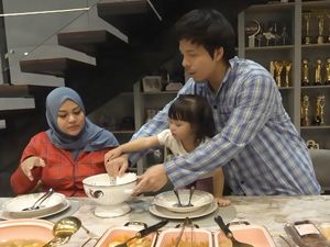 5 Potret Sahur Pertama Selebritas di Ramadan 2024 5 Potret Sahur Pertama Selebritas di Ramadan 2024