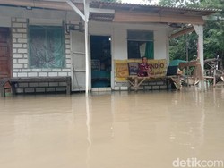 Cerita 2 Lansia Lamongan Bertahan Hidup di Tengah Banjir Luapan Bengawan Solo