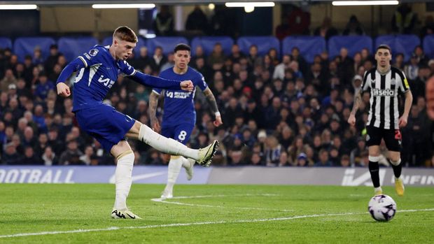 Chelsea vs Newcastl eUnited Soccer Football - Premier League - Chelsea v Newcastle United - Stamford Bridge, London, Britain - March 11, 2024 Chelsea's Cole Palmer shoots at goal before Nicolas Jackson scores their first goal REUTERS/David Klein NO USE WITH UNAUTHORIZED AUDIO, VIDEO, DATA, FIXTURE LISTS, CLUB/LEAGUE LOGOS OR 'LIVE' SERVICES. ONLINE IN-MATCH USE LIMITED TO 45 IMAGES, NO VIDEO EMULATION. NO USE IN BETTING, GAMES OR SINGLE CLUB/LEAGUE/PLAYER PUBLICATIONS.