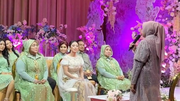 Dewi Perssik lamaran
