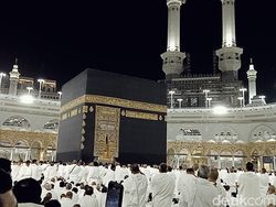 Tips Buka Puasa di Depan Kabah saat Musim Padat Jemaah