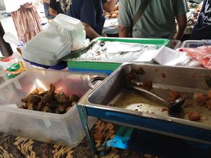 Buka Puasa 2 Jam Lagi, Hidangan Ini Sudah Ludes Di Pasar Takjil Benhil