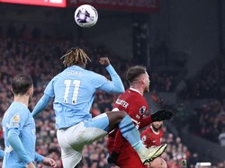 Insiden itu terjadi di kotak penalti Man City saat menit-menit akhir laga di Anfield. Foto: Getty Images/Alex Livesey - Danehouse