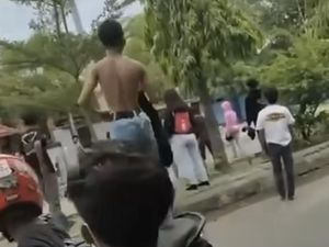 Anarkis Geng Motor Serang Rumah Polisi di Bulukumba Anarkis Geng Motor Serang Rumah Polisi di Bulukumba