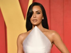 Kim Kardashian di Dokumenter Vogue Dikritik, Gayanya Dinilai Tidak Original Kim Kardashian di Dokumenter Vogue Dikritik, Gayanya Dinilai Tidak Original