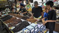 Laris Manis Jualan Kurma di Bulan Ramadan