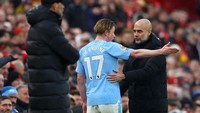 Menurut Pep Guardiola, keputusannya menarik De Bruyne dan memasukkan Matteo Kovacic adalah demi merebut kembali kendali bola di lapangan. Foto: REUTERS/Carl Recine