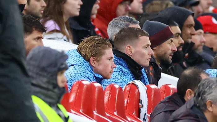 Soccer Football - Premier League - Liverpool v Manchester City - Anfield, Liverpool, Britain - March 10, 2024 Manchester City's Kevin De Bruyne looks on from the bench after being substituted REUTERS/Carl Recine NO USE WITH UNAUTHORIZED AUDIO, VIDEO, DATA, FIXTURE LISTS, CLUB/LEAGUE LOGOS OR 'LIVE' SERVICES. ONLINE IN-MATCH USE LIMITED TO 45 IMAGES, NO VIDEO EMULATION. NO USE IN BETTING, GAMES OR SINGLE CLUB/LEAGUE/PLAYER PUBLICATIONS.