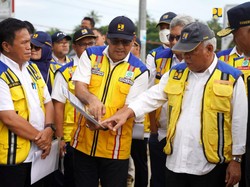 Basuki Targetkan Penanganan Dampak Banjir di Sumbar Beres 2 Minggu