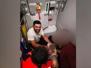 Adakah Dokter! Seorang Wanita Mau Melahirkan di Pesawat