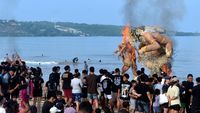 Melihat Pembakaran Ogoh-ogoh Setelah Nyepi di Bali