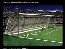Meme: Cristiano Ronaldo Perlu Gawang Lebih Gede biar Gol?