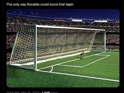 Sampai-sampai meme ini meledek apa Ronaldo perlu gawang Al Ain dibuat jadi lebih gede lagi? Foto: dok. Internet/X (Twitter)