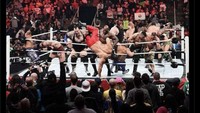 Insiden Doku dengan Mac Allister bikin laga di Anfield juga disebut tidak ubahnya royal rumble di arena gulat. Foto: dok. Internet/X (Twitter)